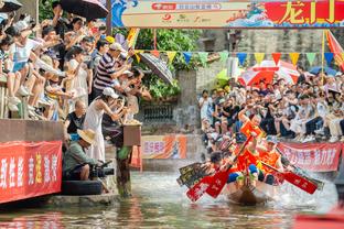 手感不佳！申京首节8中2拿到8分3篮板